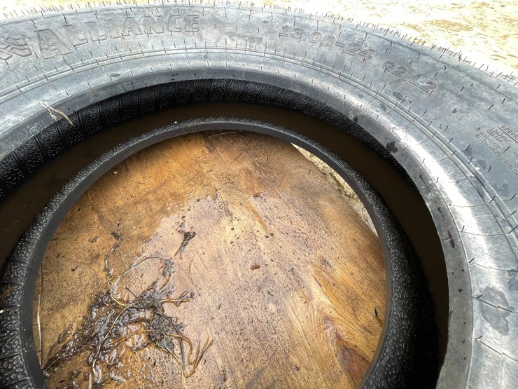 #7543-•-alliance-brand-telehandler-tire-image-13