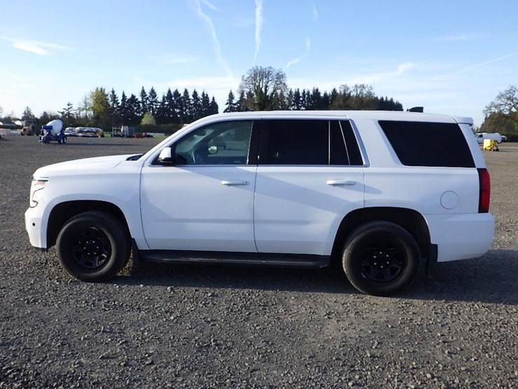 2017-chevrolet-tahoe-image-8