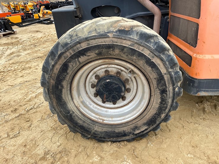 2012-jlg-g6-42a-image-74