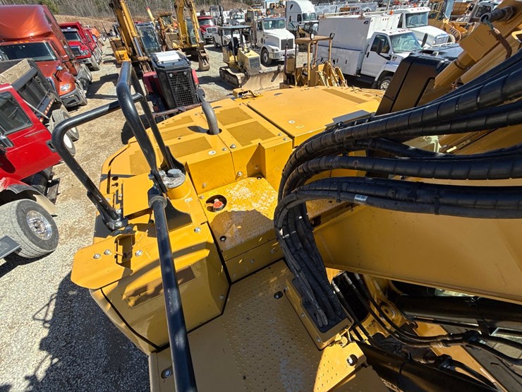 caterpillar-325-image-33