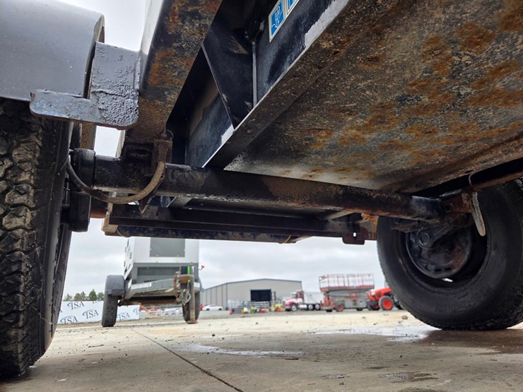 2011-caterpillar-xq20-image-26