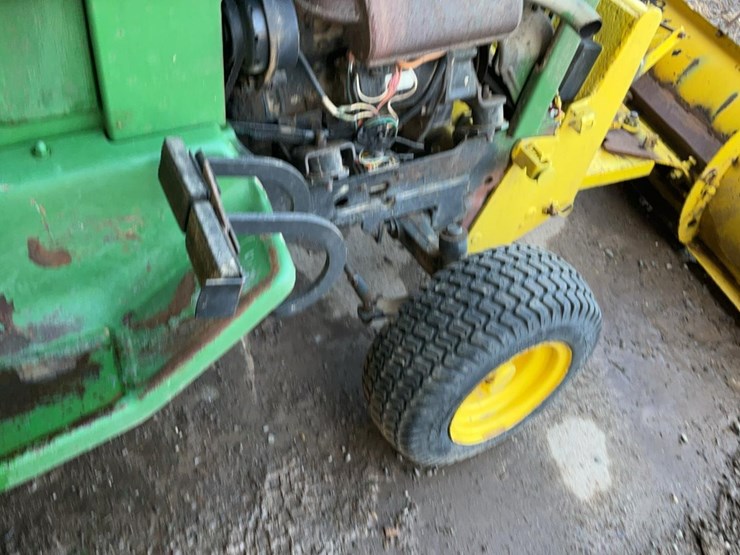 john-deere-332-image-17