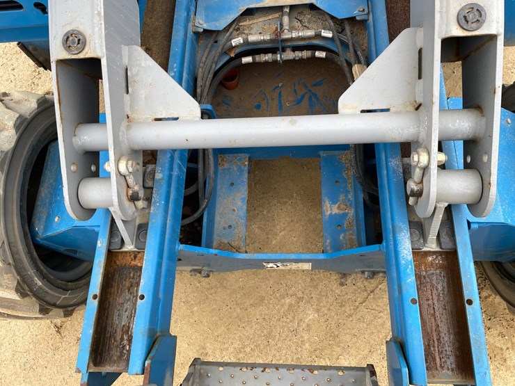 #7514-•-(s-2)-2012-genie-3369-rough-terrain-scissor-lift-image-57