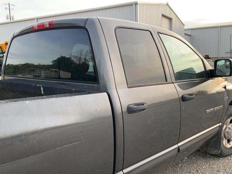 2004-dodge-2500-image-42