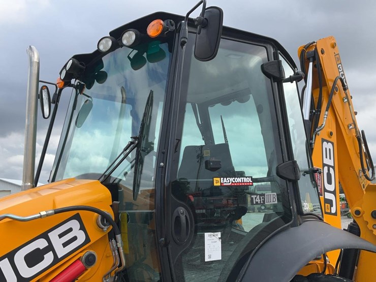 2023-jcb-3cx-image-28