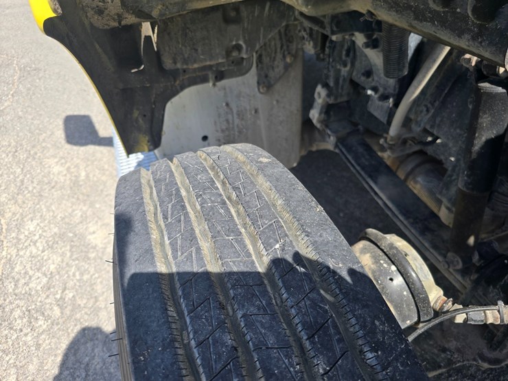 2017-peterbilt-579-image-34