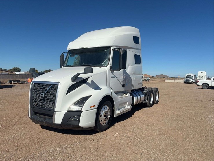 2019-volvo-vnl-tandem-axle-dual-conventional-new-generation-tractor-truck-image-1
