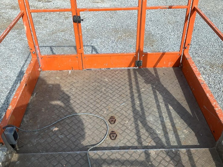 #400-•-2017-snorkel-4wd-rough-terrain-27'-scissor-lift-image-40