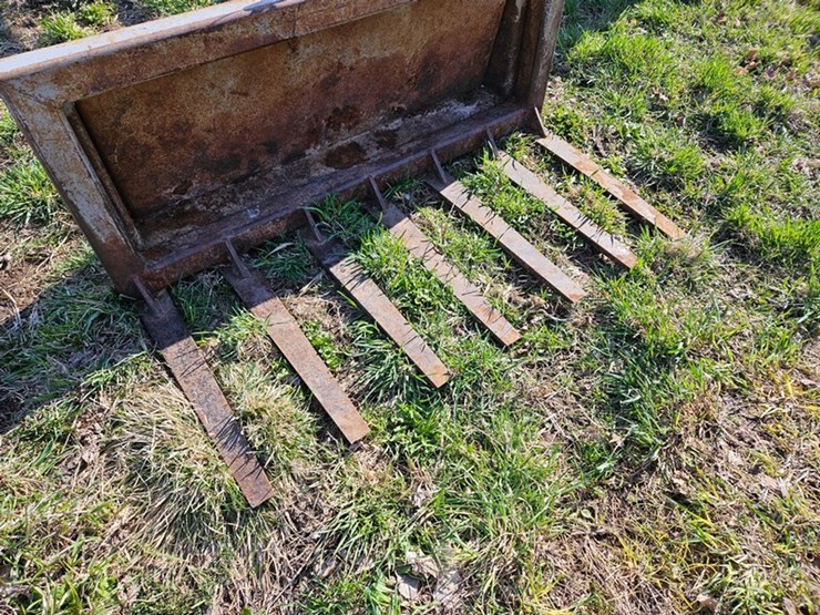 #556-•-54"-manure-tine-bucket-image-8