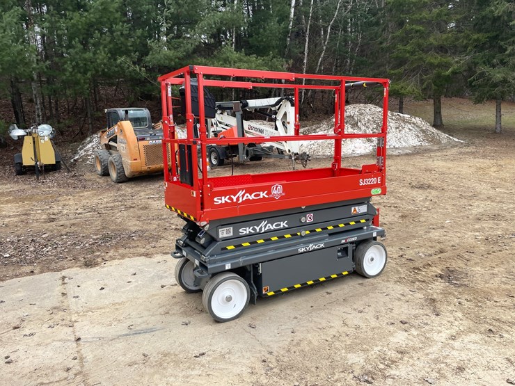 #7514a-•-2025-skyjack-sj3220e-electric-scissor-lift-image-2