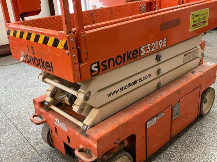 #421-•-2018-snorkel-19'-scissor-lift-image-16