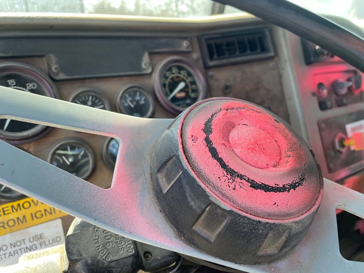 1995-peterbilt-330-image-41