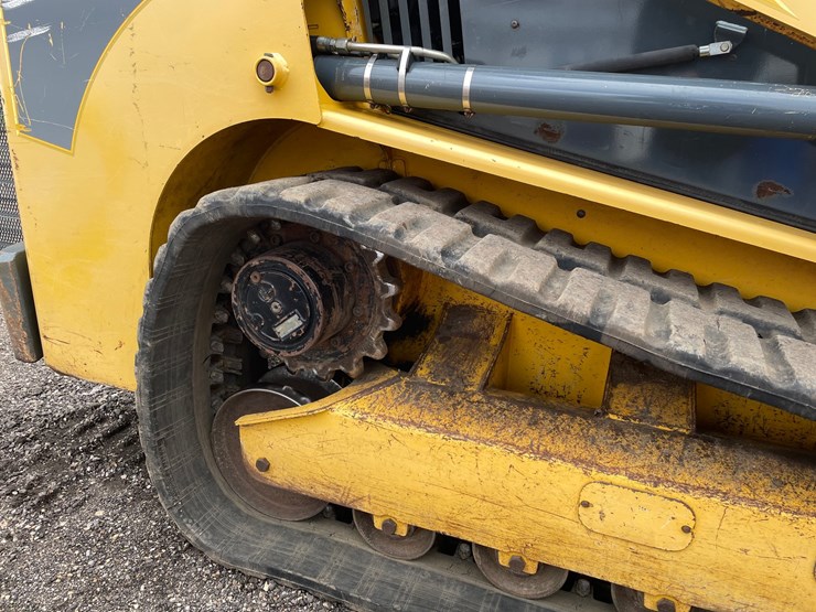 2013-gehl-rt210-image-18