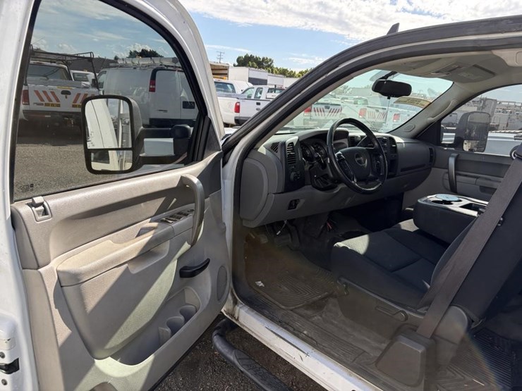 2012-gmc-sierra-2500-image-12