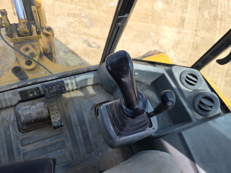 2005-caterpillar-420d-image-86