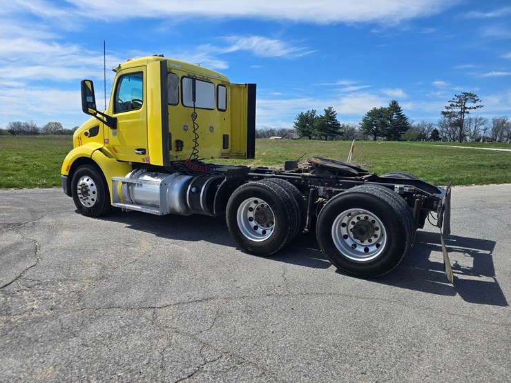 2017-peterbilt-579-image-8