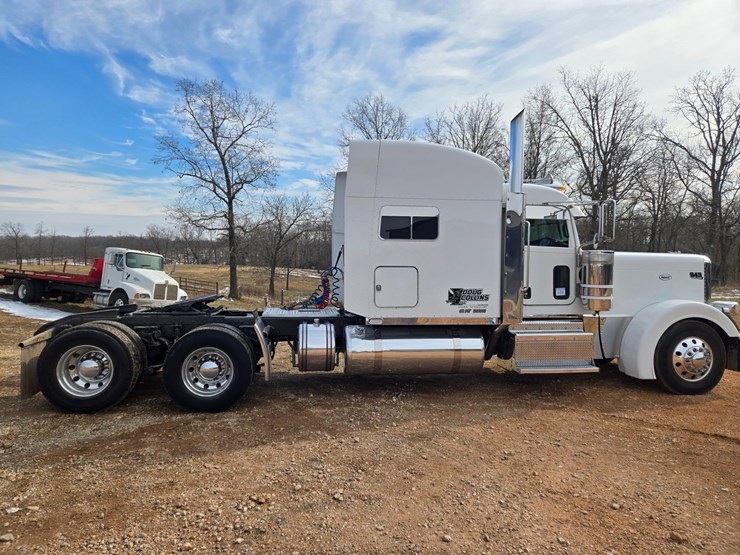 2014-peterbilt-389-image-24
