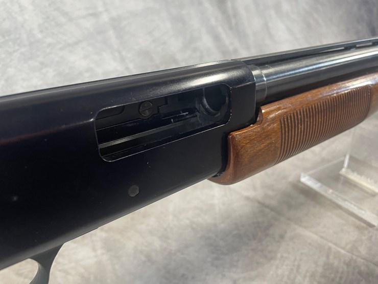 #4115-•-mossberg,-20-ga.-pump-action-shotgun,-sn:-c380887-image-15