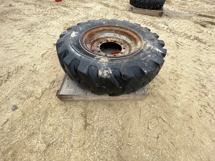 #7542-•-galaxy-brand-telehandler-tire-on-rim-image-2