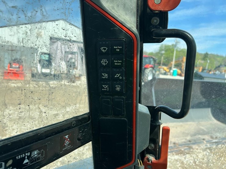 2020-bobcat-t76-image-25