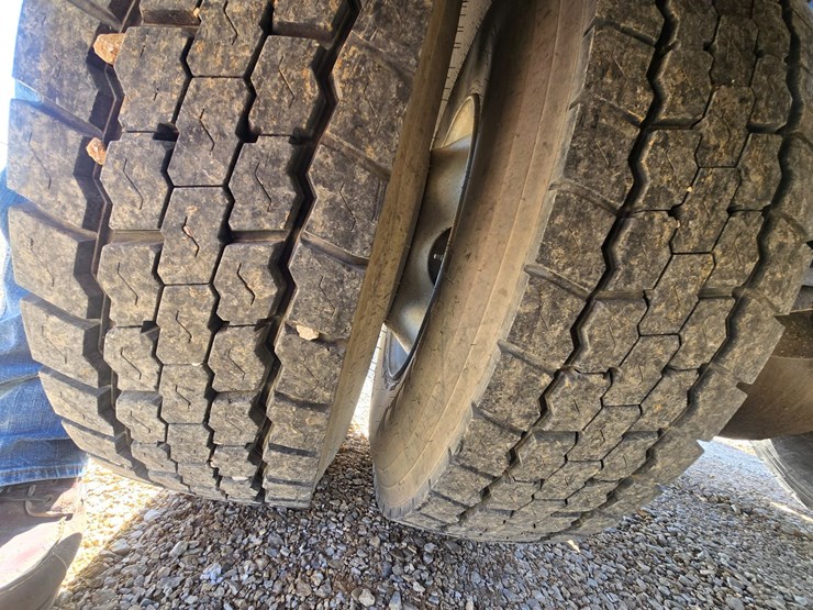 1996-peterbilt-377-image-77