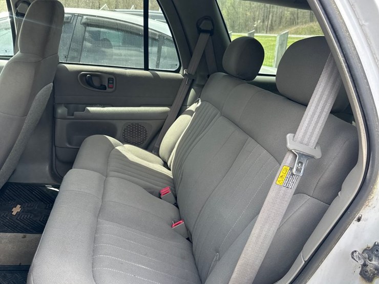 2004-chevrolet-blazer-image-8