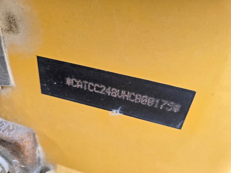 2018-caterpillar-cc24b-image-32