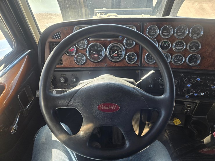 2005-peterbilt-379-image-67