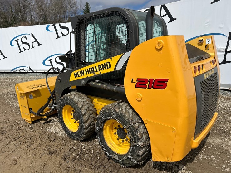 new-holland-l216-image-3