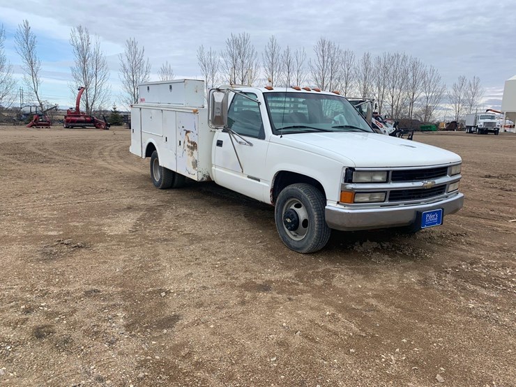 2000-chevrolet-c3500-pickup-image-3
