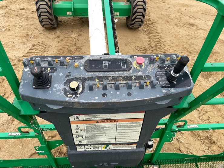 2016-jlg-400s-image-41