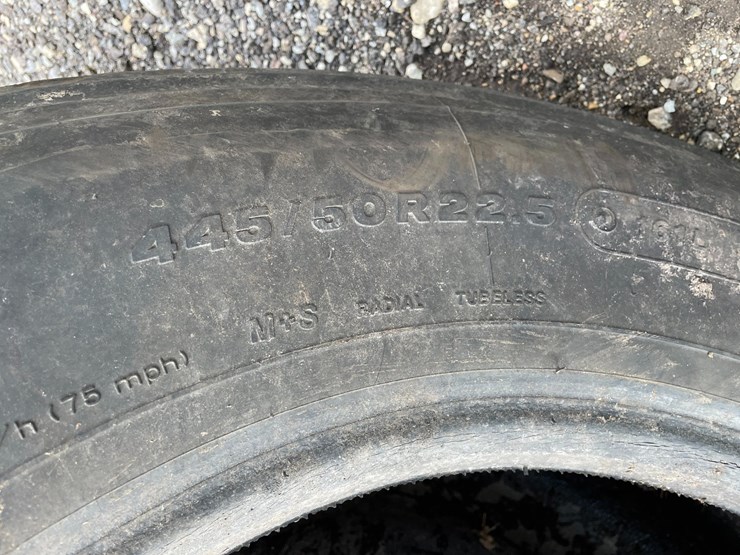 #3384-•-bridgestone-m835a-super-single-semi-tire-image-4