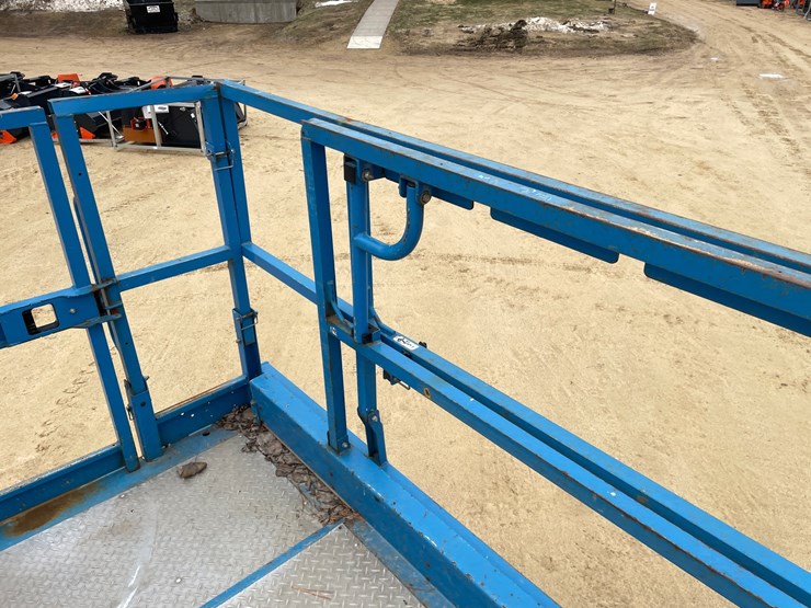 #7514-•-(s-2)-2012-genie-3369-rough-terrain-scissor-lift-image-46