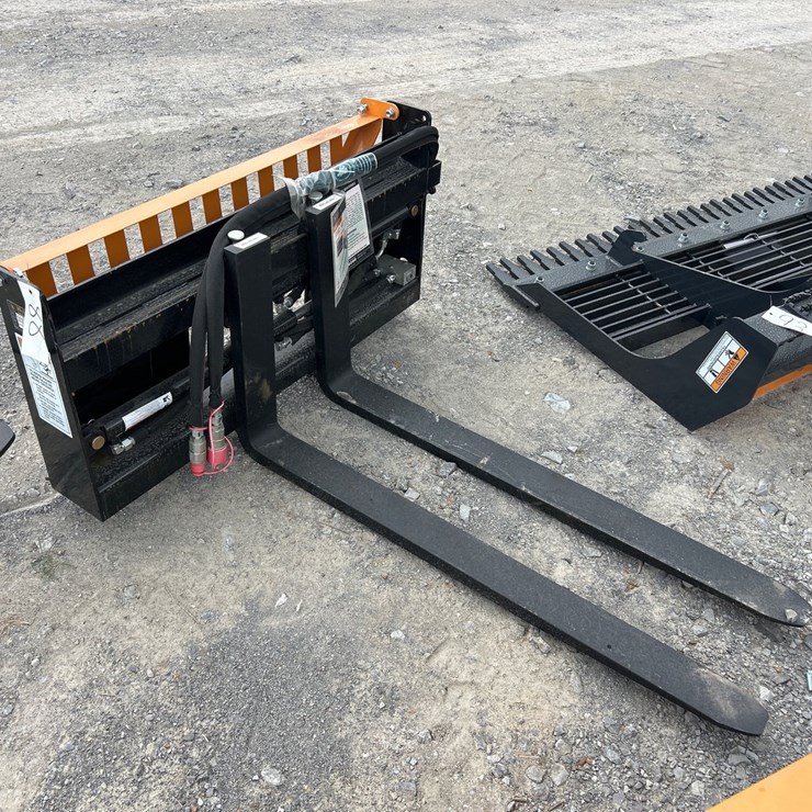 #88 • HYDRAULIC SKID STEER PALLET FORKS