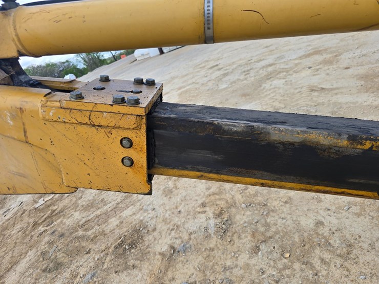 2005-caterpillar-420d-image-63