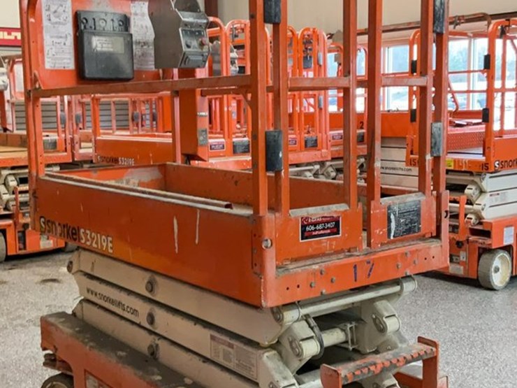 #423-•-2019-snorkel-19'-scissor-lift-image-5
