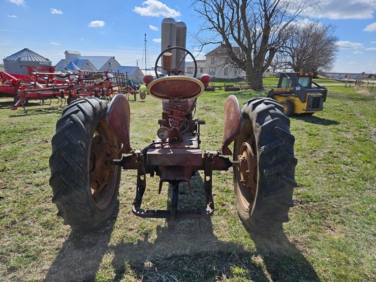 #526-•-farmall-h-tractor-image-4