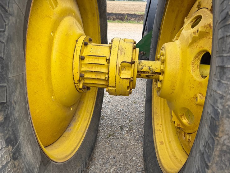 2012-john-deere-8285r-image-15
