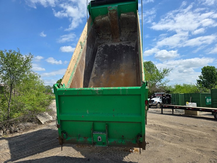 2017-peterbilt-348-image-55