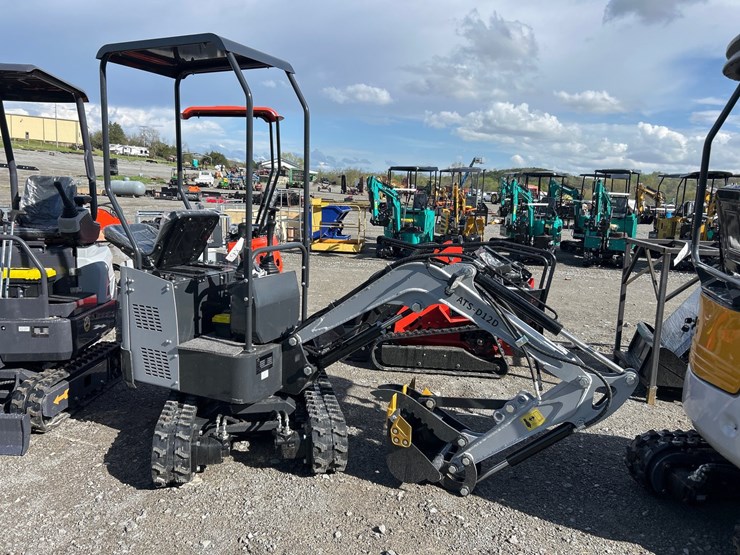 #98-•-2026-ats-d12d-mini-excavator-image-2