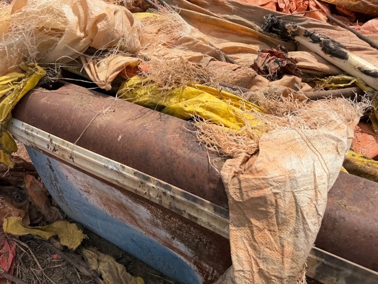 #45266-•-8.5'-bed-trailer-w/levee-spills-image-18