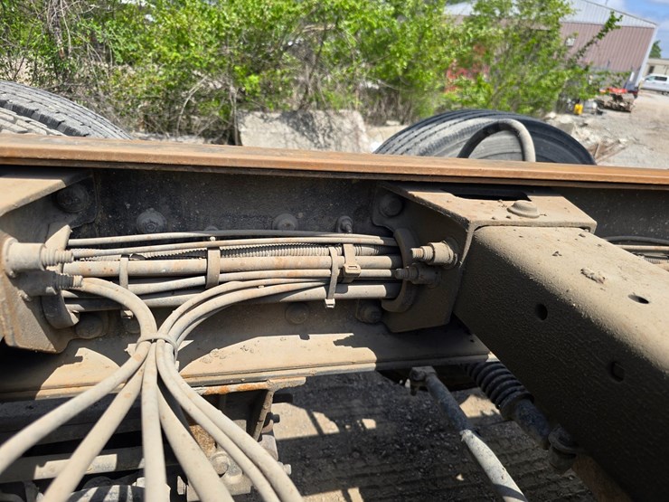 2017-peterbilt-348-image-68