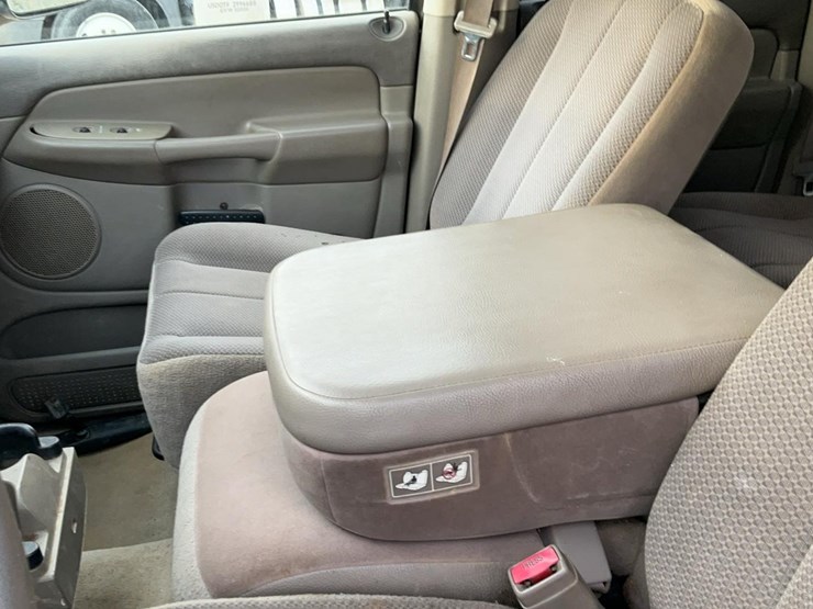 2004-dodge-2500-image-13