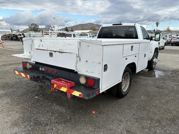 2013-chevrolet-silverado-3500-image-3