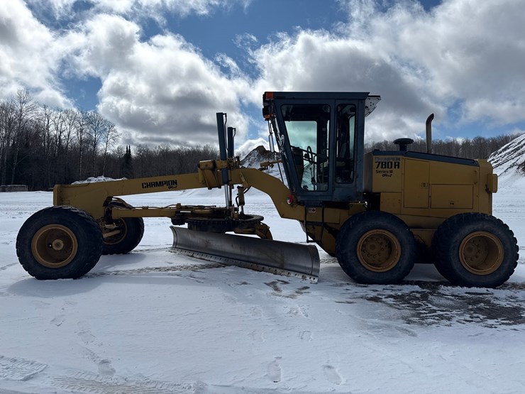 2019-champion-780a-image-2