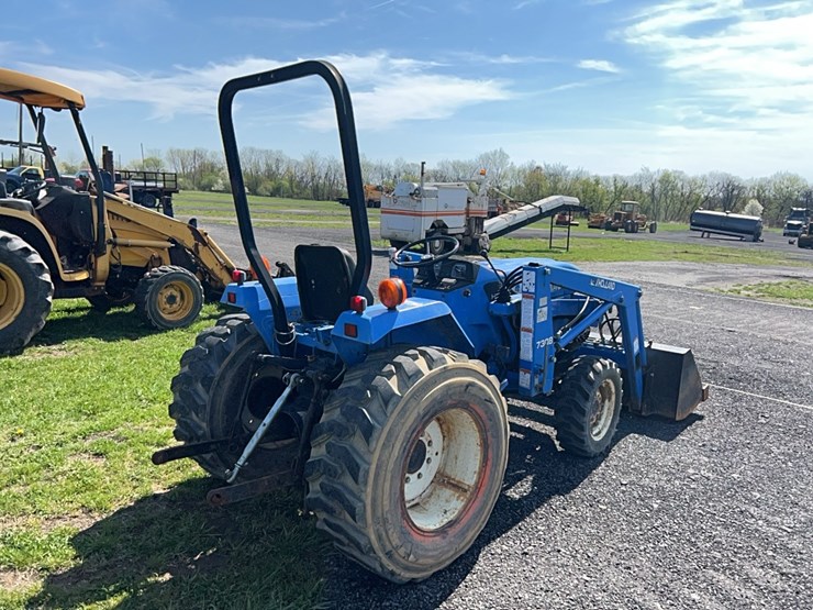 new-holland-tc30-image-3