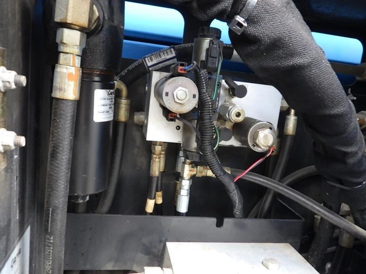 2017-genie-gs-4390-scissor-lift-image-16