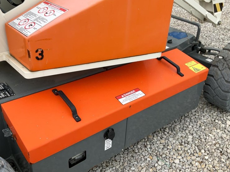 #310-•-2019-snorkel-38'-articulating-lift-image-16