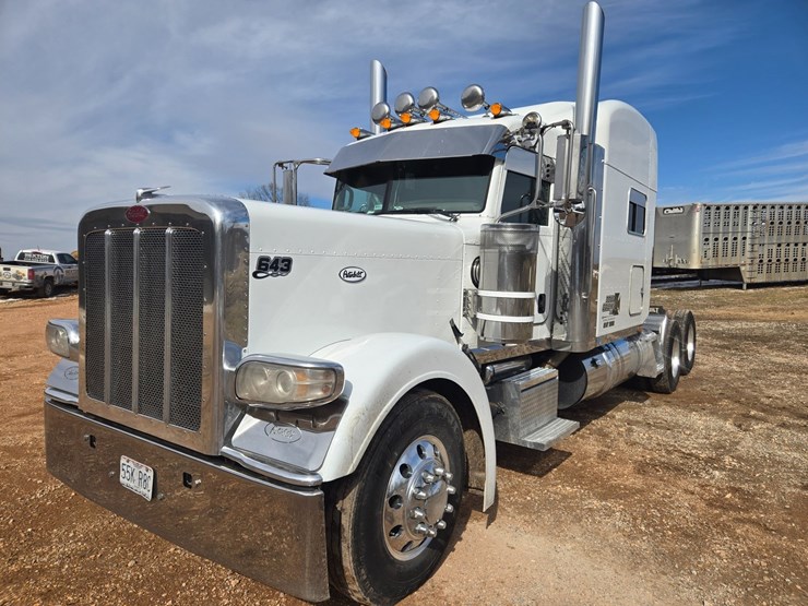 2014-peterbilt-389-image-1