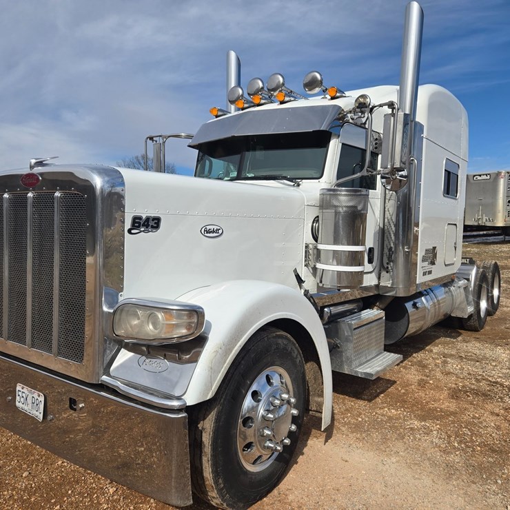 2014 PETERBILT 389